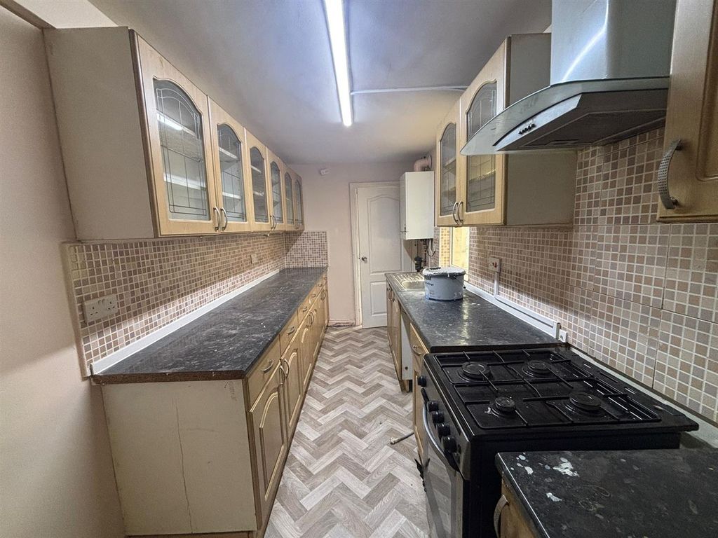 Property photo 3 of 7 Kitchen.Jpeg