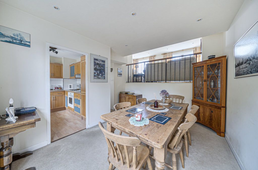 Property photo 3 of 19