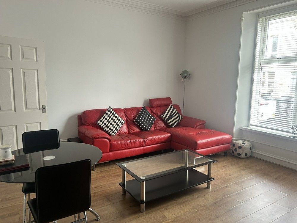 Property photo 3 of 5 7 Gwp 3