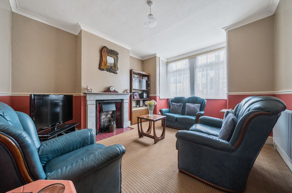 Property photo 3 of 20 1415931-12-6995De...