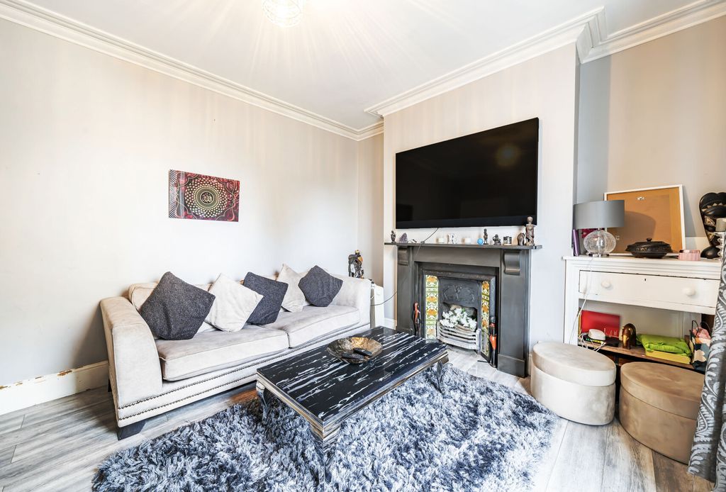 Property photo 3 of 16 1291046-10-682cc2...