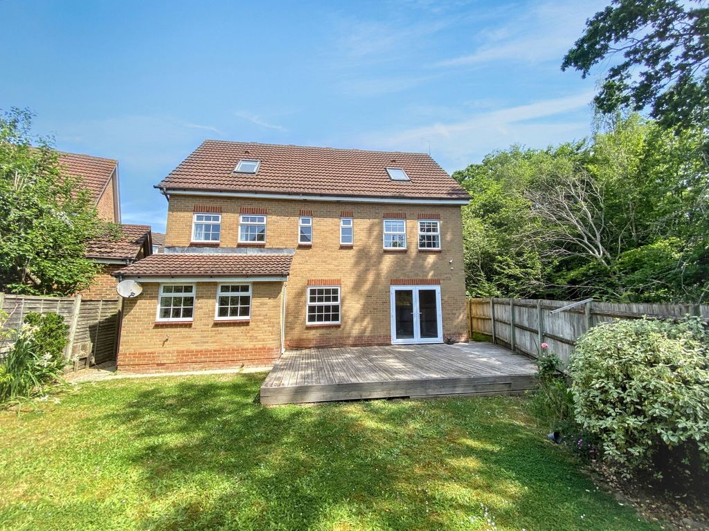 Property photo 3 of 28