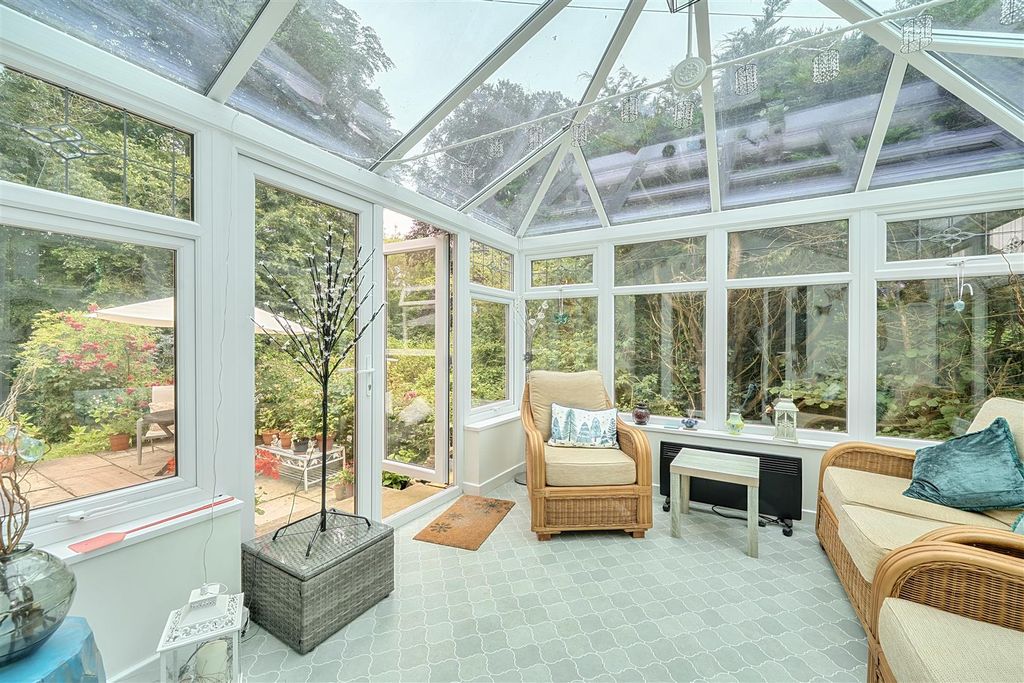 Property photo 3 of 21 Conservatory
