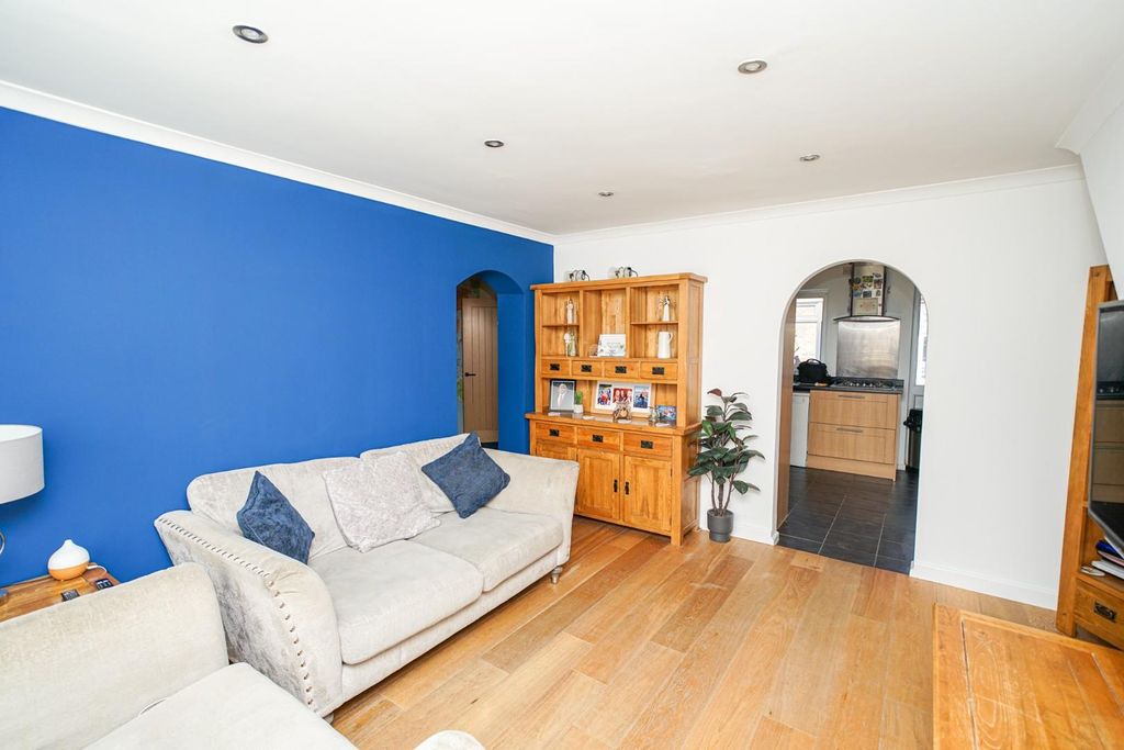 Property photo 2 of 22