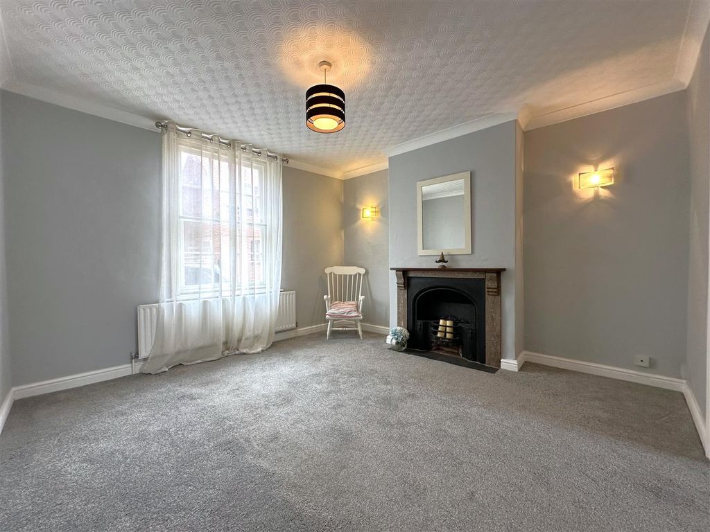 Property photo 2 of 16 Lounge 268