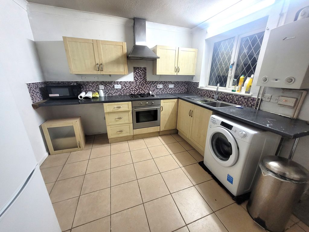 Property photo 3 of 8 Bedroom 1