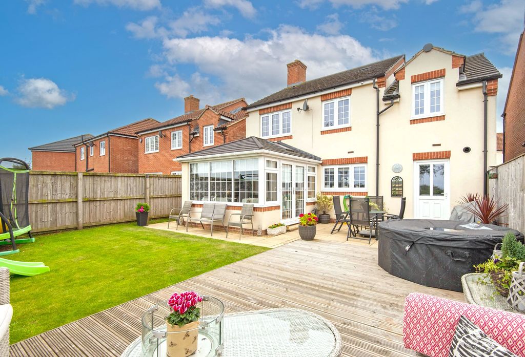 Property photo 2 of 35