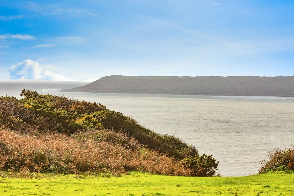 Property photo 2 of 24 Photo