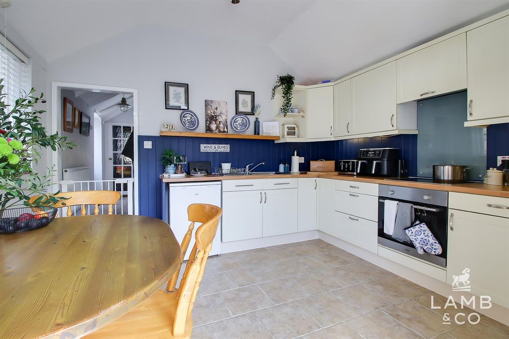 Property photo 3 of 20 Kitchen
