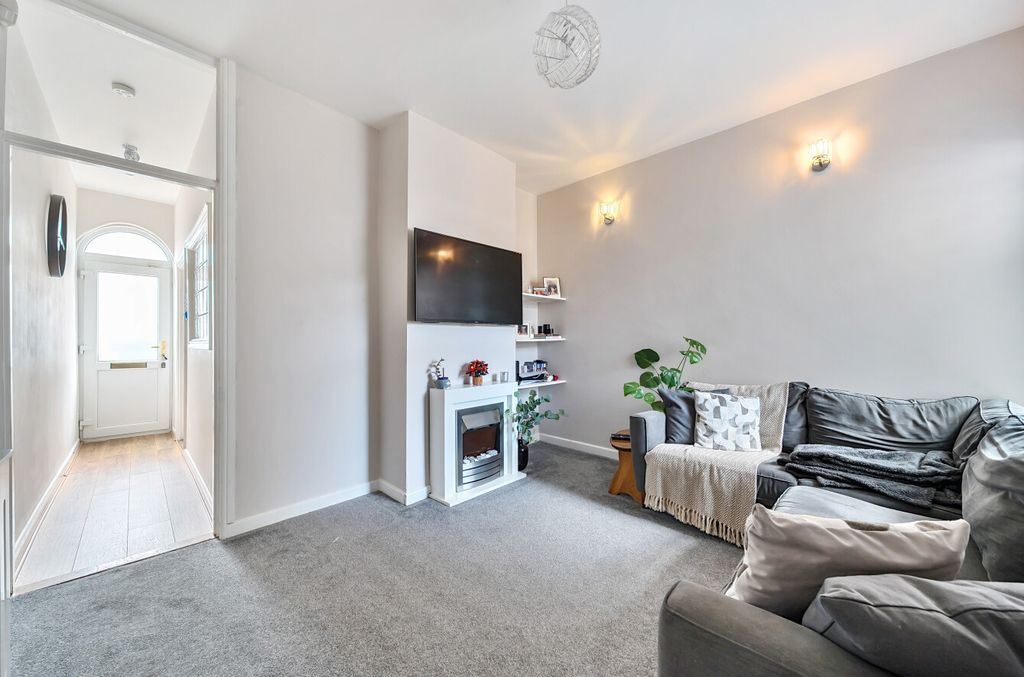 Property photo 2 of 13 1313332-8-685597c...
