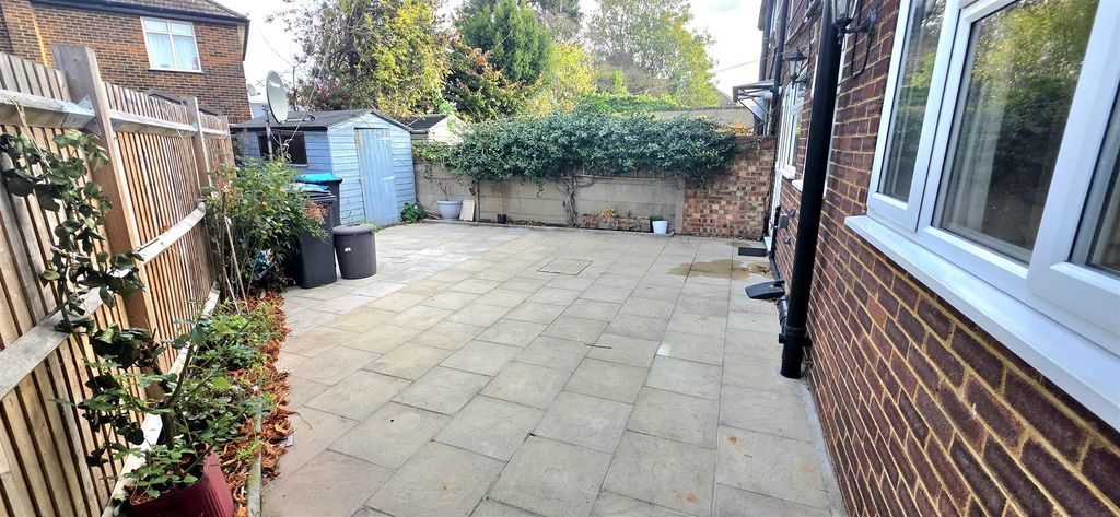 Property photo 3 of 17 Garden