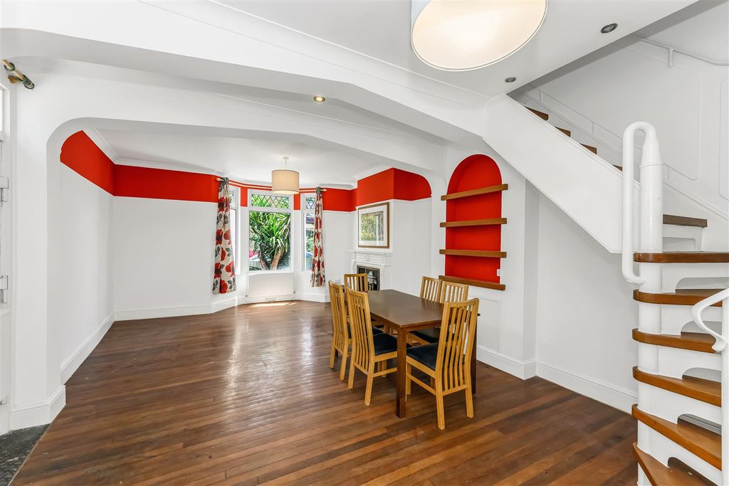 Property photo 3 of 23