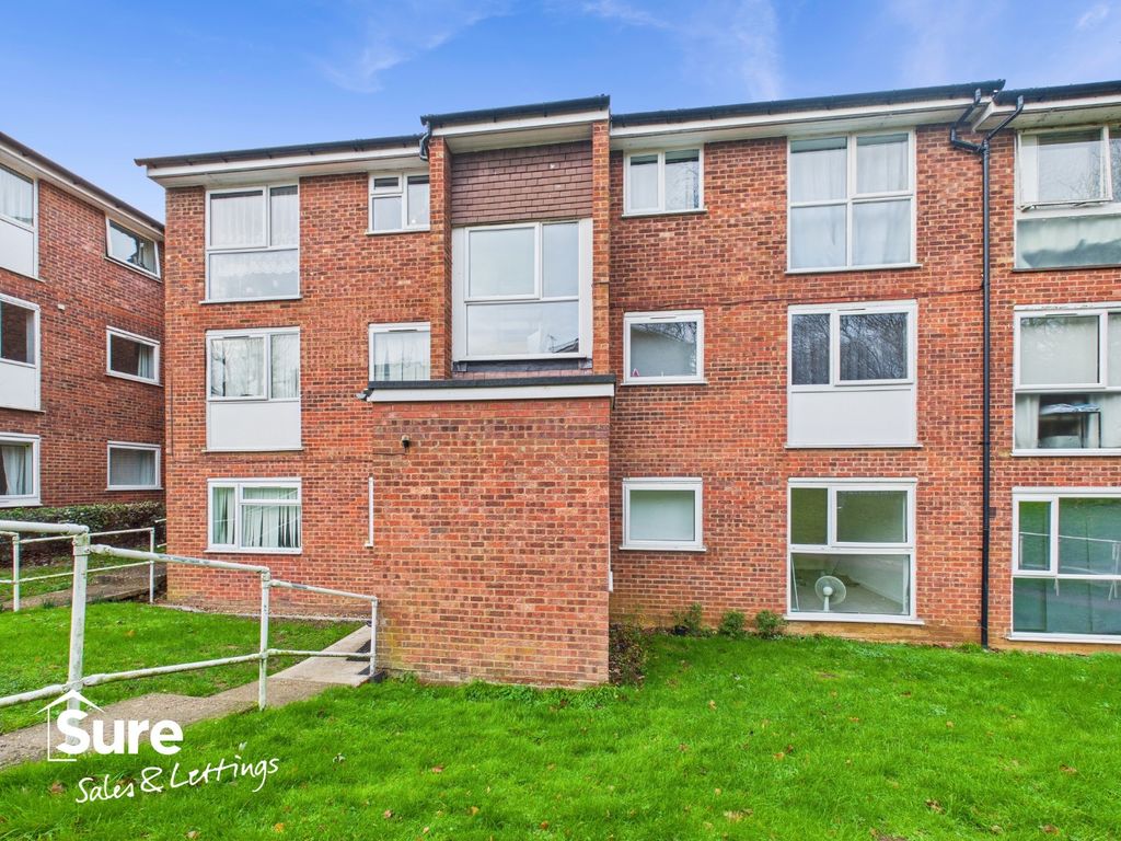 Property photo 1 of 11 995351