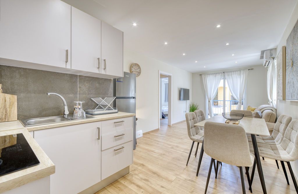 Property photo 3 of 11 Lounge Kitchen...