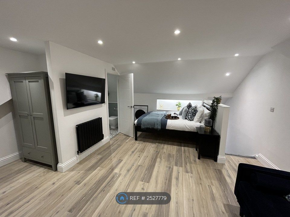 Property photo 2 of 11 Room 5