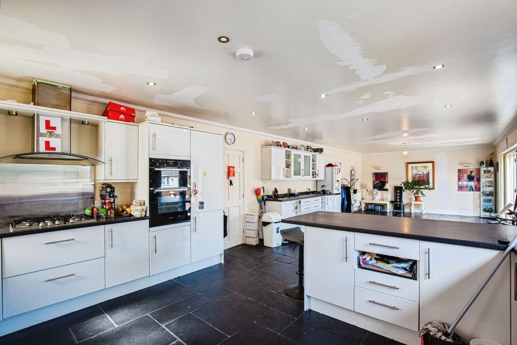 Property photo 3 of 32 3