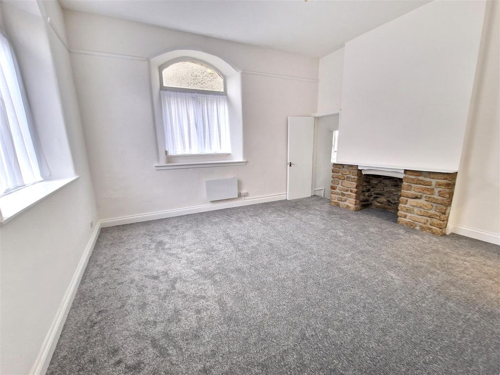 Property photo 3 of 10 Sitting Rm.Jpg