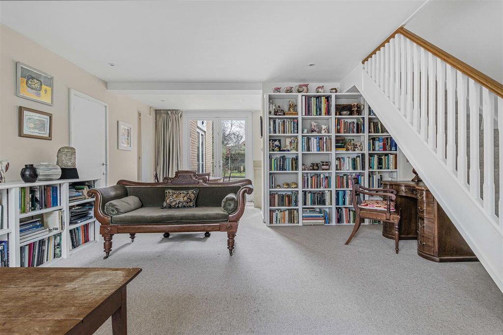 Property photo 3 of 22 21_70931.Jpg