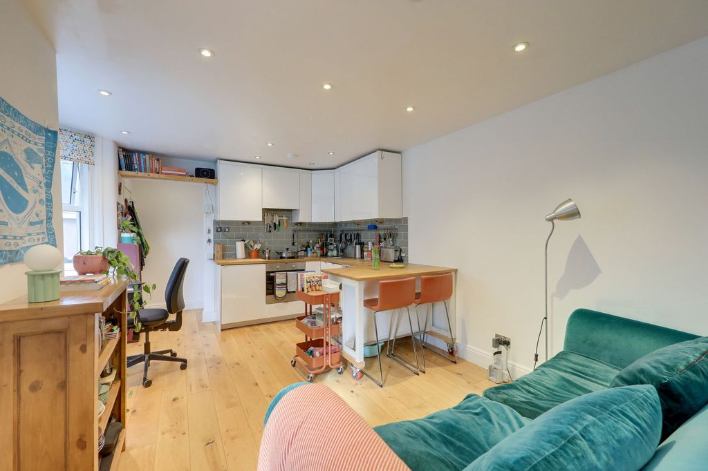 Property photo 3 of 9