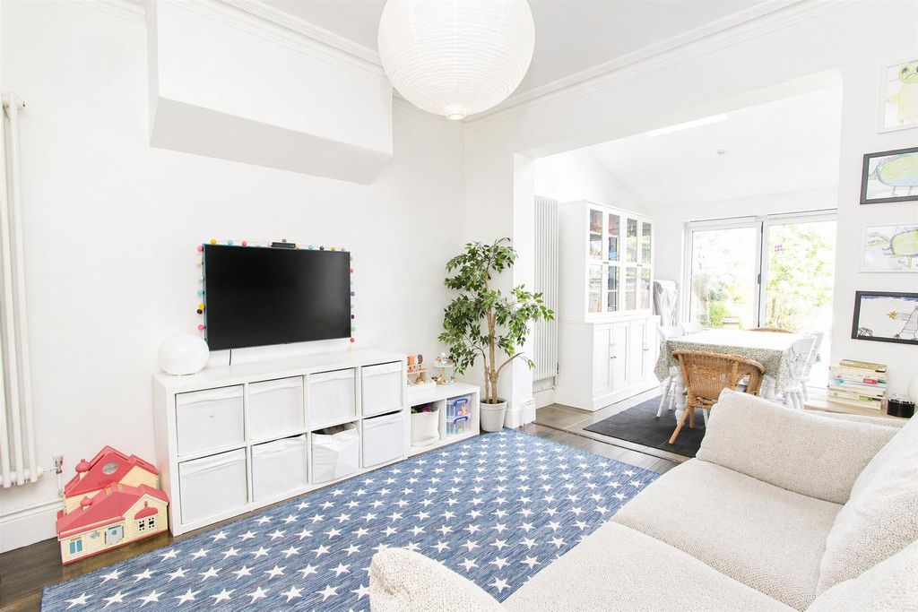 Property photo 2 of 23 Family Area B.Jpg