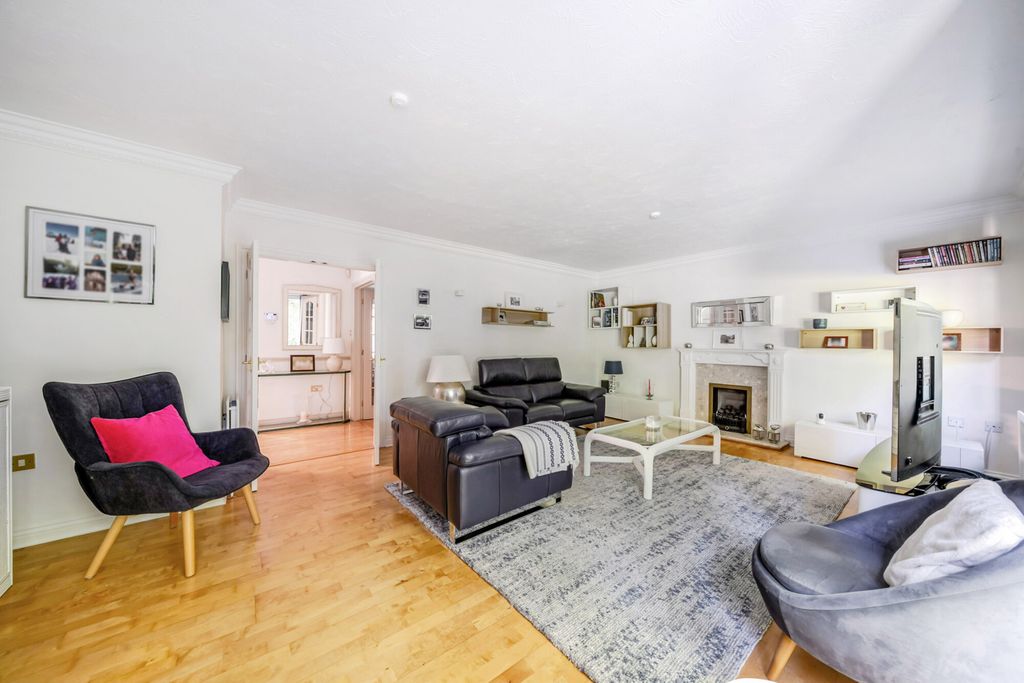 Property photo 2 of 52 1482331-31-6A4673...
