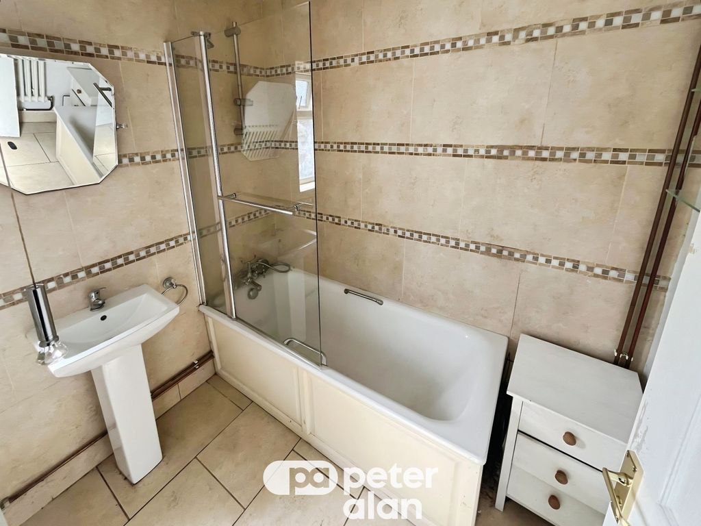 Property photo 3 of 7 Bathroom