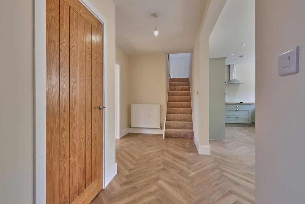 Property photo 2 of 21 Open Plan Entrance Hallway