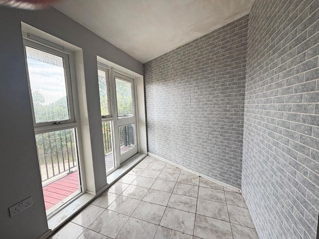 Property photo 2 of 7 6A.Jpg