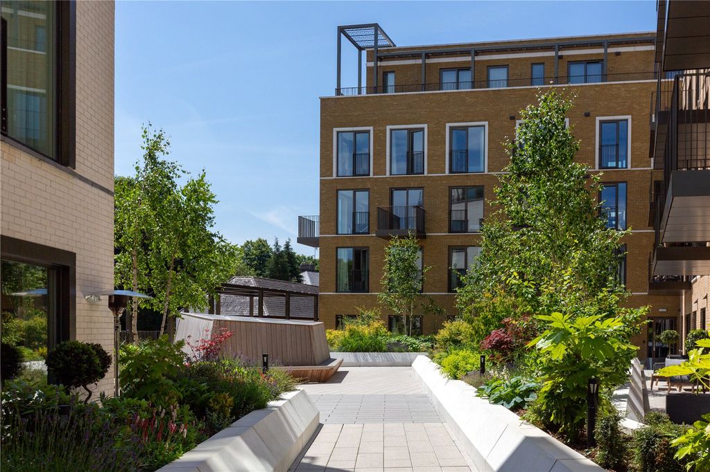 Property photo 1 of 12 Communal Garden