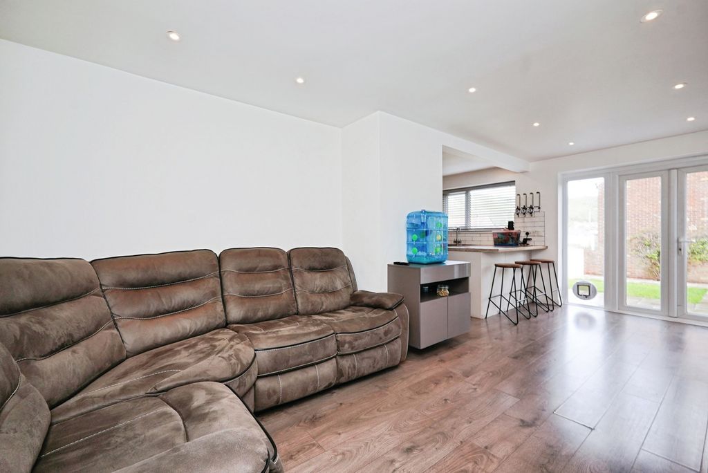 Property photo 3 of 17 Pbox-Img.Jpg