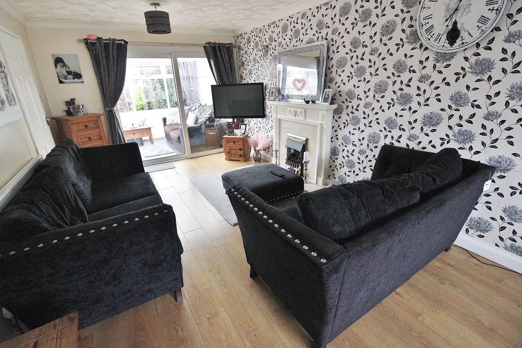 Property photo 3 of 12