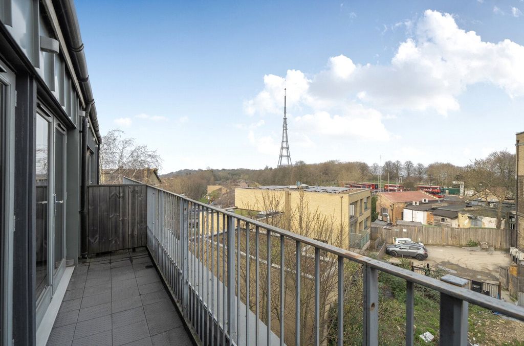 Property photo 3 of 16 Balcony