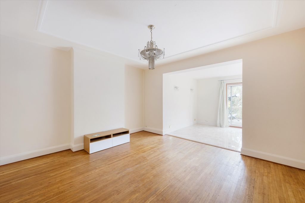 Property photo 3 of 17 Image