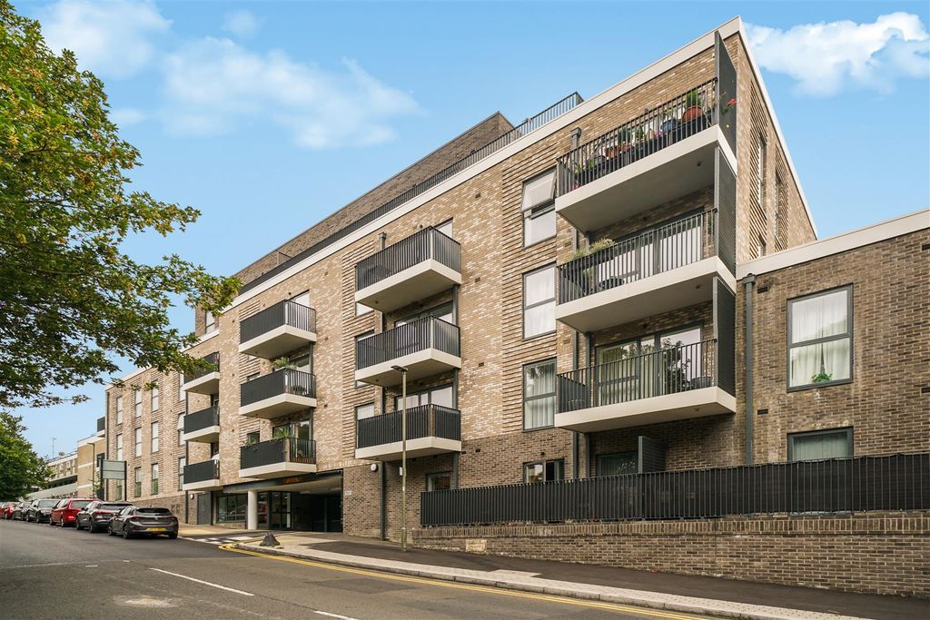 Property photo 3 of 8 Flat 6, Raphis Court - Grneg0L5Uopglt6Ltnxz.Jpg