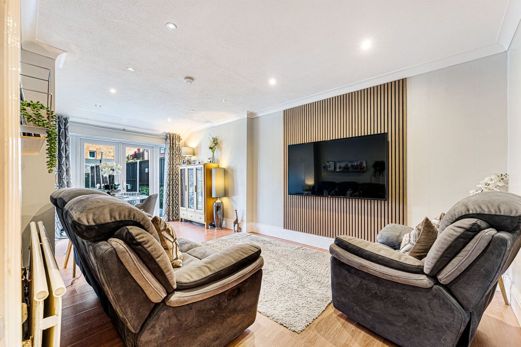 Property photo 2 of 35