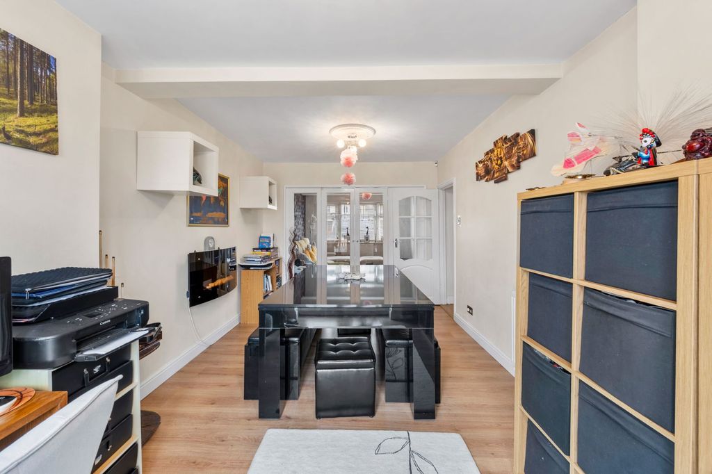 Property photo 2 of 33