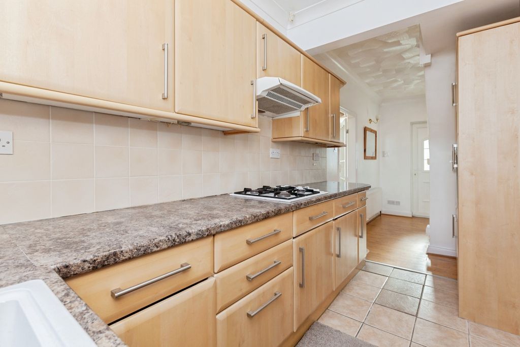 Property photo 3 of 19 Kitchen