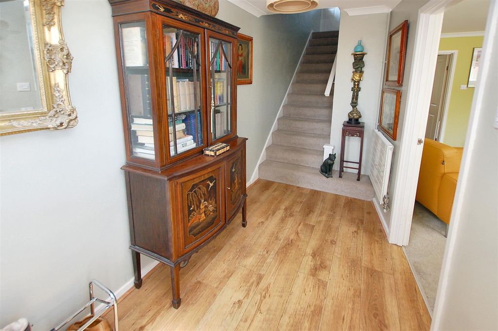 Property photo 3 of 28