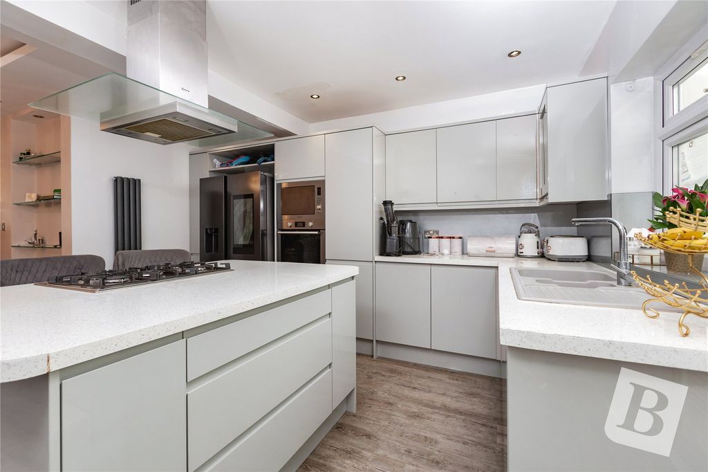 Property photo 2 of 16 Kitchen