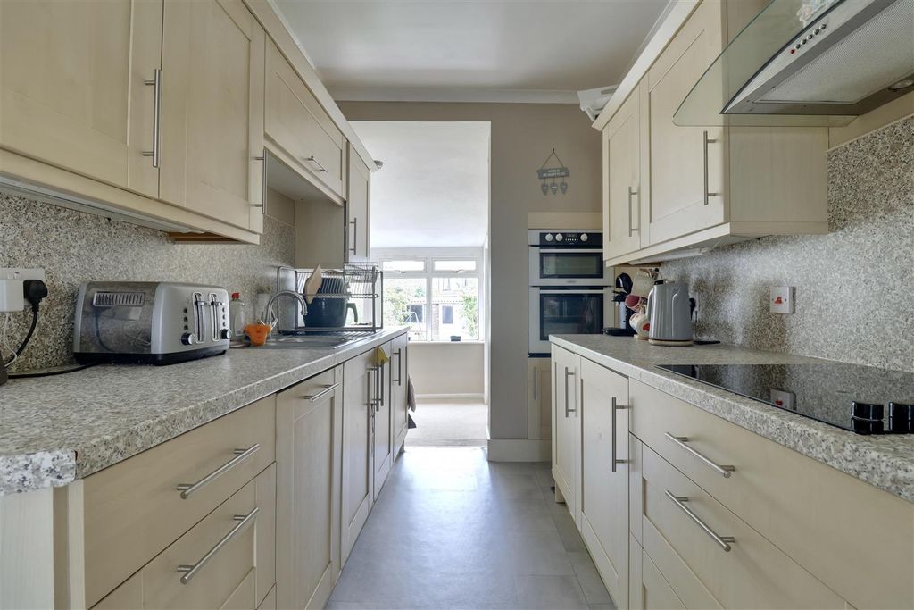 Property photo 2 of 17 Fdb99E21-5Acd-48EE-8BA4-451Dcfca909E_1_201_A.Jpeg