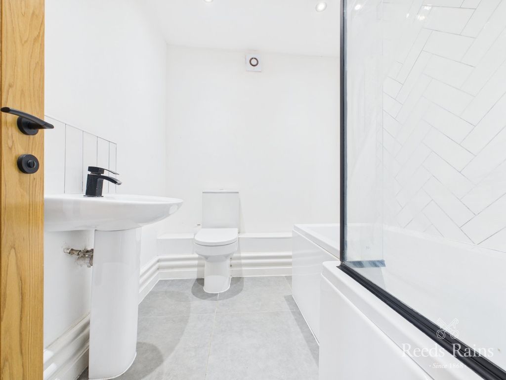 Property photo 3 of 29 Bathroom