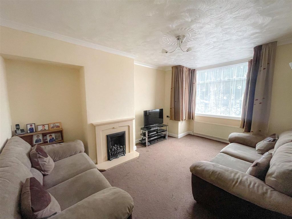 Property photo 2 of 20 Lounge