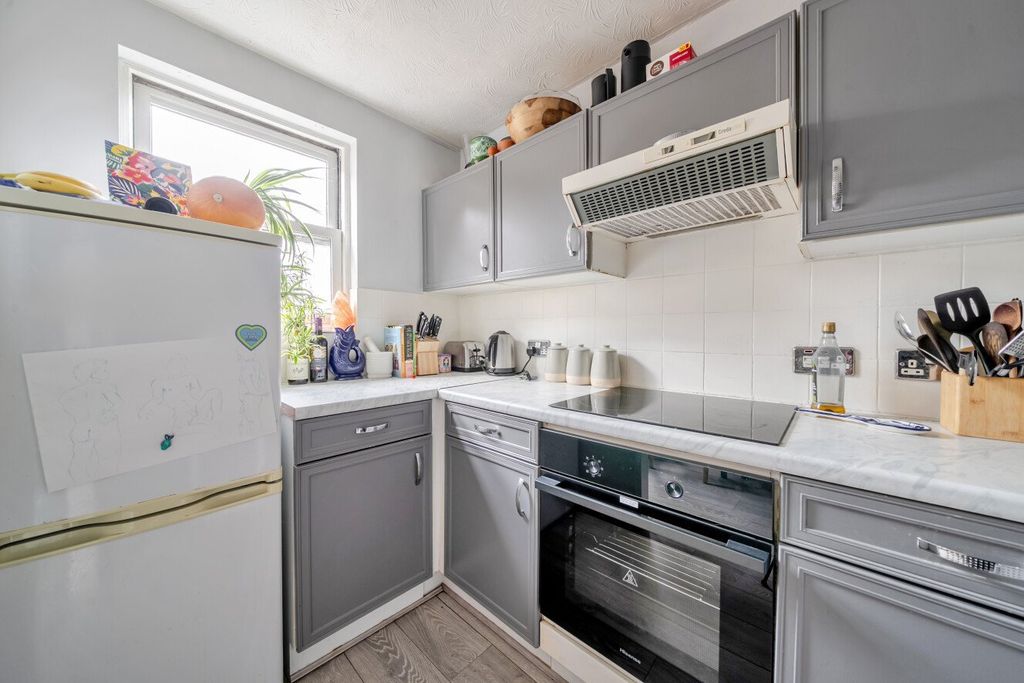 Property photo 3 of 11 Picture No. 18