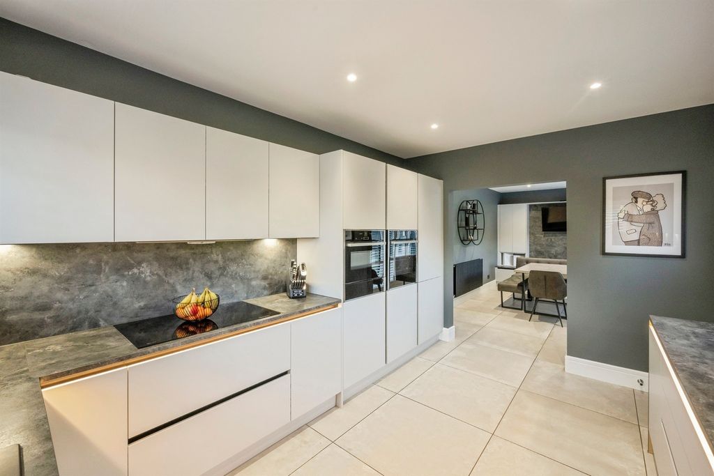 Property photo 3 of 25