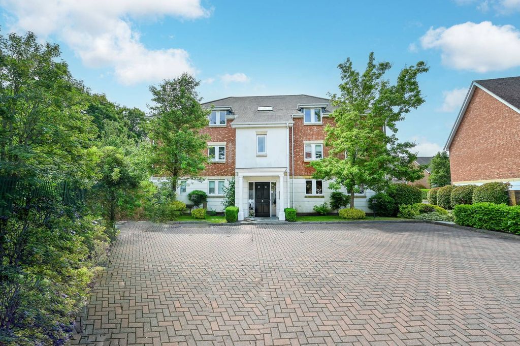 Property photo 1 of 28