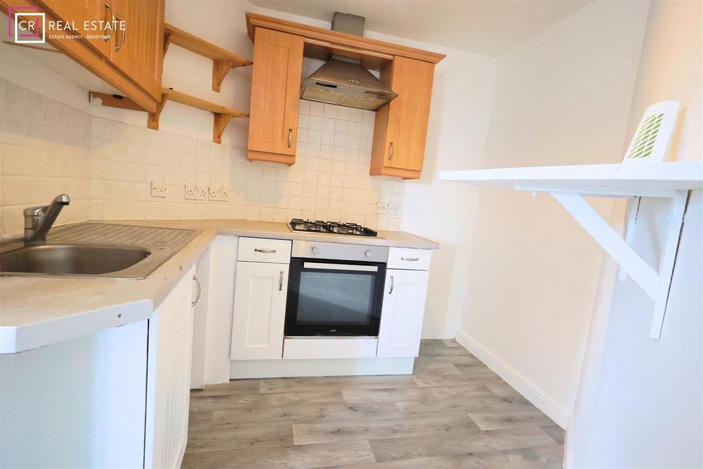 Property photo 2 of 6 Kitchen