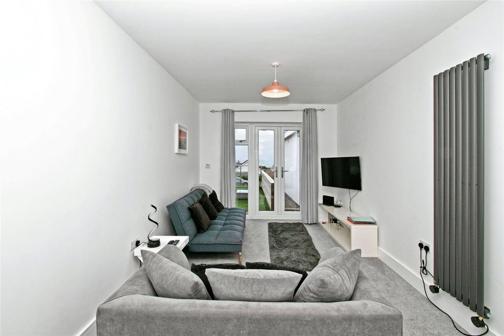 Property photo 3 of 31 Lounge Area