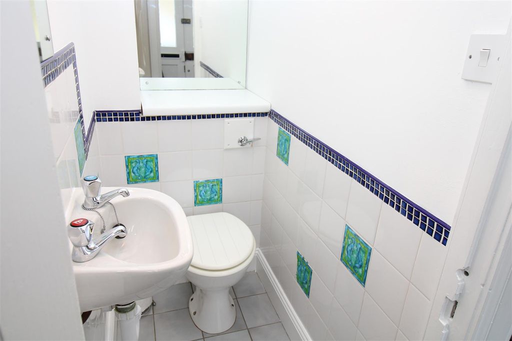 Property photo 3 of 10 WC..Jpg