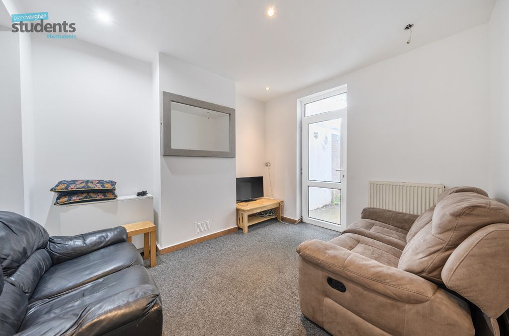 Property photo 2 of 10 73Ba7c0c-4092-4Ff...