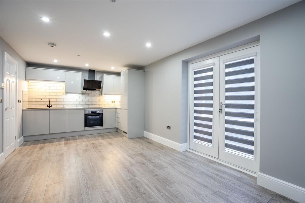 Property photo 1 of 9 C 2 The Crescent York (5 Of 13).Jpg